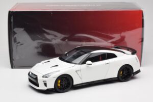 Nissan GT-R R35 Track Edition NISMO Pearl White MotorHelix 1:18 M83518 Metalas - nuotrauka 8 iš 8