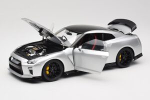 Nissan GT-R R35 Track Edition NISMO T-Spec Ultimate Metal Silver MotorHelix 1:18 M83517 Metalas - nuotrauka 2 iš 8