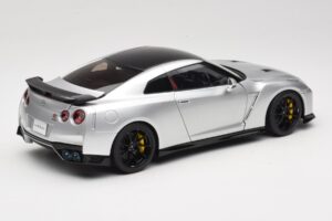 Nissan GT-R R35 Track Edition NISMO T-Spec Ultimate Metal Silver MotorHelix 1:18 M83517 Metalas - nuotrauka 3 iš 8