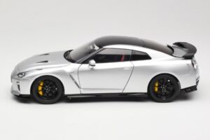 Nissan GT-R R35 Track Edition NISMO T-Spec Ultimate Metal Silver MotorHelix 1:18 M83517 Metalas - nuotrauka 4 iš 8