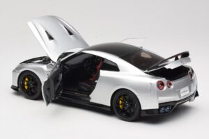 Nissan GT-R R35 Track Edition NISMO T-Spec Ultimate Metal Silver MotorHelix 1:18 M83517 Metalas - nuotrauka 5 iš 8