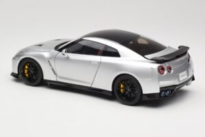 Nissan GT-R R35 Track Edition NISMO T-Spec Ultimate Metal Silver MotorHelix 1:18 M83517 Metalas - nuotrauka 7 iš 8