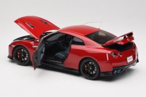 Nissan GT-R R35 Track Edition NISMO Vibrant Red MotorHelix 1:18 M83511 Metalas - nuotrauka 5 iš 8