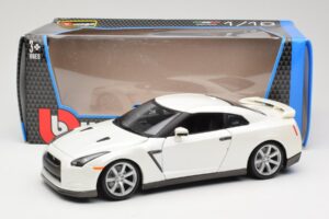 Nissan GT-R R35 Baltas Bburago 1:18 18-12079 Metalas - nuotrauka 8 iš 8