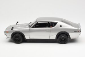 Nissan Skyline 2000 GT-R KPGC110 Sidabrinis Kyosho 1:18 08255S Metalas - nuotrauka 4 iš 8