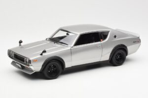 Nissan Skyline 2000 GT-R KPGC110 Sidabrinis Kyosho 1:18 08255S Metalas