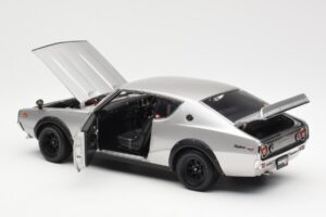 Nissan Skyline 2000 GT-R KPGC110 Sidabrinis Kyosho 1:18 08255S Metalas - nuotrauka 5 iš 8