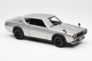 Nissan Skyline 2000 GT-R KPGC110 Sidabrinis Kyosho 1:18 08255S Metalas - nuotrauka 6 iš 8