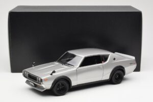 Nissan Skyline 2000 GT-R KPGC110 Sidabrinis Kyosho 1:18 08255S Metalas - nuotrauka 8 iš 8