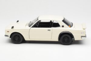 Nissan Skyline 2000 GT-R KPGC110 Baltas Kyosho 1:18 08127W Metalas - nuotrauka 4 iš 8
