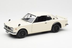 Nissan Skyline 2000 GT-R KPGC110 Baltas Kyosho 1:18 08127W Metalas