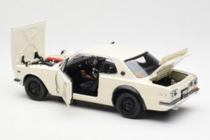 Nissan Skyline 2000 GT-R KPGC110 Baltas Kyosho 1:18 08127W Metalas - nuotrauka 5 iš 8