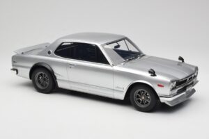 Nissan Skyline C10 2000 GT-R Sidabrinis Otto 1:12 G094 Derva - nuotrauka 4 iš 6