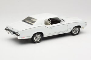Oldsmobile Cutlass SX Baltas ERTL 1:18 33775 Metalas - nuotrauka 3 iš 8