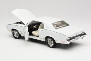 Oldsmobile Cutlass SX Baltas ERTL 1:18 33775 Metalas - nuotrauka 5 iš 8