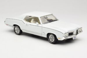 Oldsmobile Cutlass SX Baltas ERTL 1:18 33775 Metalas - nuotrauka 6 iš 8