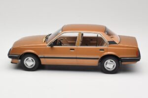 Opel Ascona C Berlina Beige Metallic MCG 1:18 MCG18459 Metalas - nuotrauka 3 iš 6