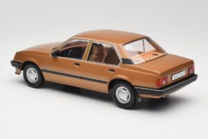 Opel Ascona C Berlina Beige Metallic MCG 1:18 MCG18459 Metalas - nuotrauka 5 iš 6