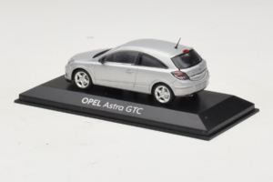 Opel Astra H GTC Sidabras Minichamps 1:43 ASTRA003 Metalas - nuotrauka 3 iš 4