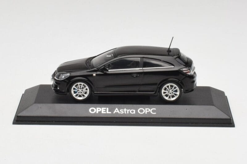 Opel Astra H OPC Juodas Minichamps 1:43 90399890 Metalas