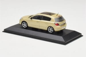 Opel Astra H Geltonas Metalinis Minichamps 1:43 403043003 Metalas - nuotrauka 3 iš 4