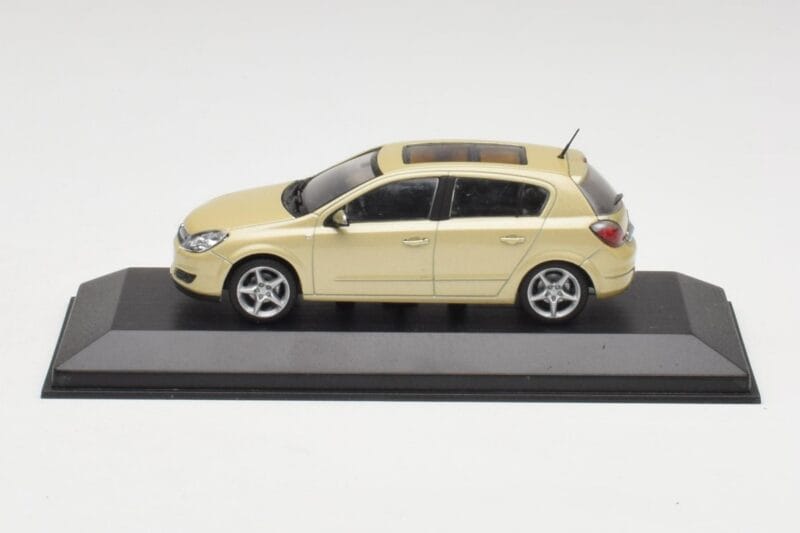 Opel Astra H Geltonas Metalinis Minichamps 1:43 403043003 Metalas