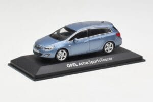 Opel Astra J Sports Tourer Blue Metallic Minichamps 1:43 400049012 Metalas - nuotrauka 2 iš 4