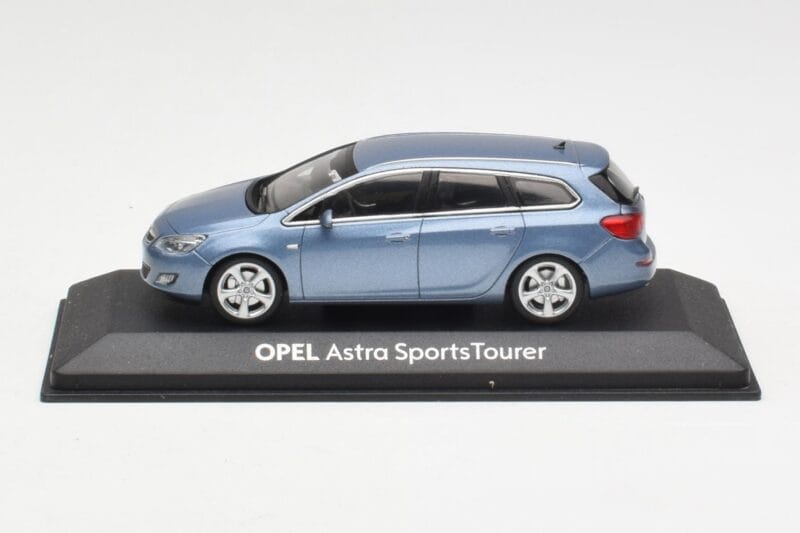 Opel Astra J Sports Tourer Blue Metallic Minichamps 1:43 400049012 Metalas