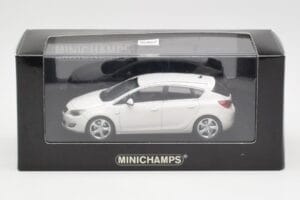 Opel Astra J Baltas Minichamps 1:43 400049001 Metalas - nuotrauka 4 iš 4