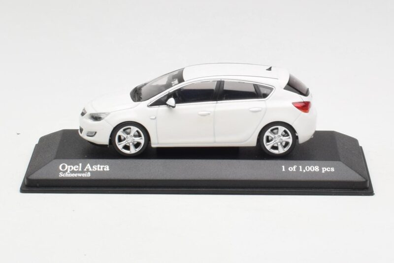 Opel Astra J Baltas Minichamps 1:43 400049001 Metalas
