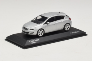 Opel Astra J Sidabrinis Minichamps 1:43 400049000 Metalas - nuotrauka 2 iš 4