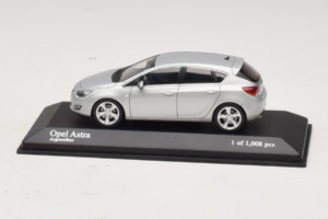 Opel Astra J Sidabrinis Minichamps 1:43 400049000 Metalas