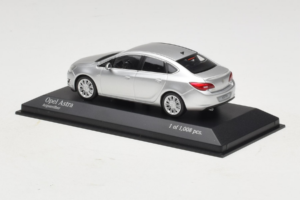 Opel Astra J Sidabras Minichamps 1:43 410042000 Metalas - nuotrauka 3 iš 5