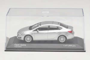 Opel Astra J Sidabras Minichamps 1:43 410042000 Metalas - nuotrauka 4 iš 5