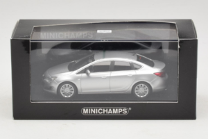 Opel Astra J Sidabras Minichamps 1:43 410042000 Metalas - nuotrauka 5 iš 5
