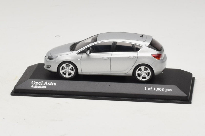 Opel Astra J Sidabrinis Minichamps 1:43 400049000 Metalas