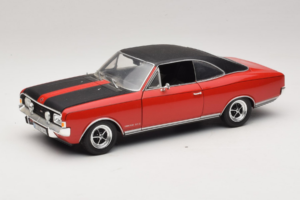 Opel Commodore GS/E Raudonas Revell 1:18 8826 Metalas