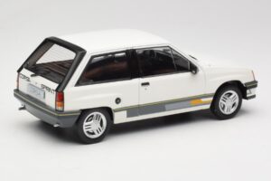 Opel Corsa A Sprint Baltas MCG 1:18 MCG18432 Metalas - nuotrauka 2 iš 6