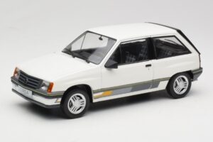 Opel Corsa A Sprint Baltas MCG 1:18 MCG18432 Metalas