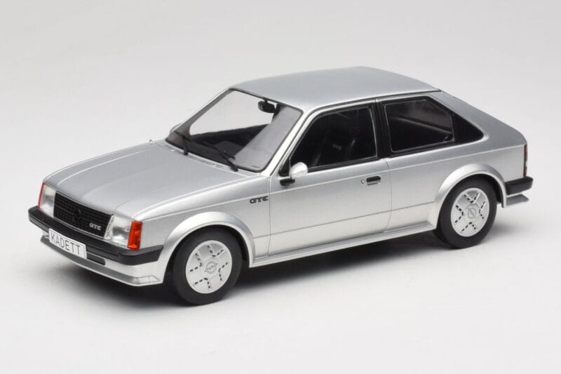 Opel Kadett D GTE Sidabrinis MCG 1:18 MCG18533 Metalas