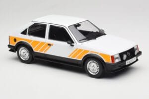 Opel Kadett D SR Baltas su Geltonu Dekoru MCG 1:18 MCG18534 Metalas - nuotrauka 4 iš 6