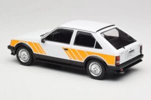 Opel Kadett D SR Baltas su Geltonu Dekoru MCG 1:18 MCG18534 Metalas - nuotrauka 5 iš 6