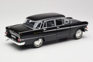 Opel Kapitan P1 Juodas Revell 1:18 08822 Metalas - nuotrauka 3 iš 8