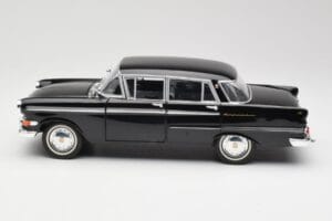 Opel Kapitan P1 Juodas Revell 1:18 08822 Metalas - nuotrauka 4 iš 8