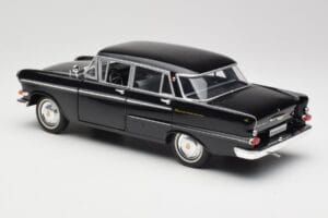 Opel Kapitan P1 Juodas Revell 1:18 08822 Metalas - nuotrauka 7 iš 8