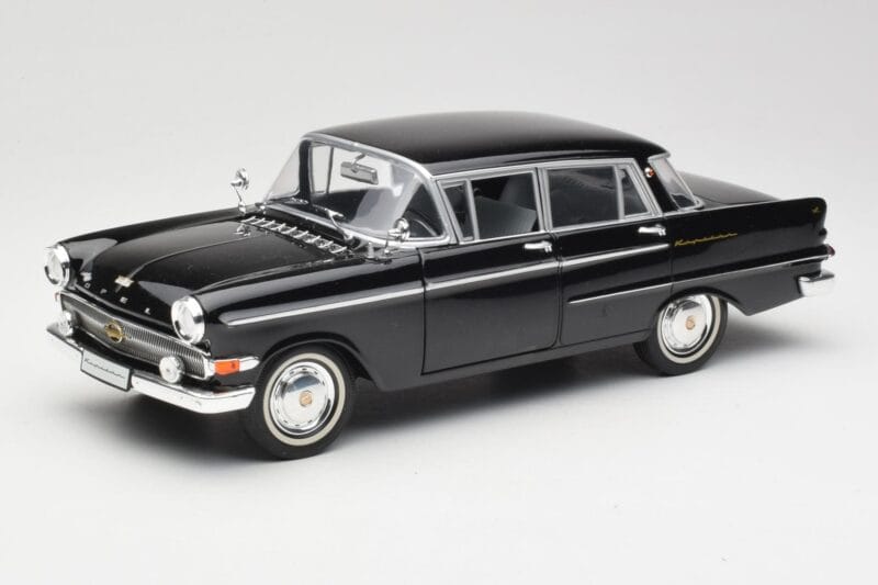 Opel Kapitan P1 Juodas Revell 1:18 08822 Metalas