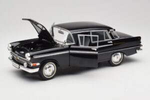 Opel Kapitan P2 Juodas Revell 1:18 08821 Metalas - nuotrauka 2 iš 8
