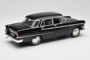 Opel Kapitan P2 Juodas Revell 1:18 08821 Metalas - nuotrauka 3 iš 8