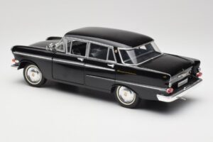 Opel Kapitan P2 Juodas Revell 1:18 08821 Metalas - nuotrauka 7 iš 8
