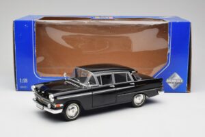 Opel Kapitan P2 Juodas Revell 1:18 08821 Metalas - nuotrauka 8 iš 8